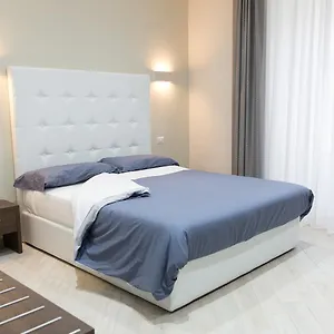Venustas 3*, Roma Italia